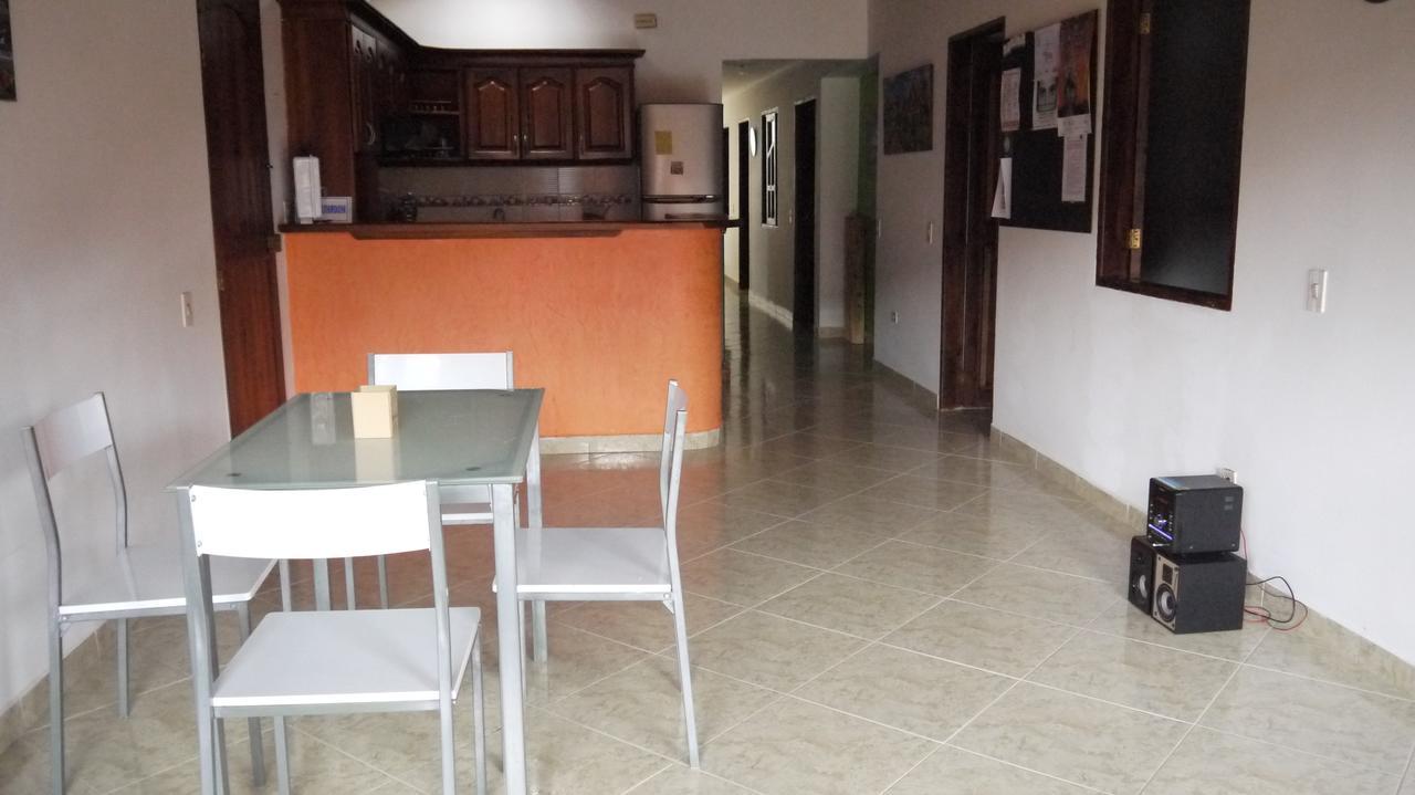 Hostal Naty Luna Jardín Exterior foto