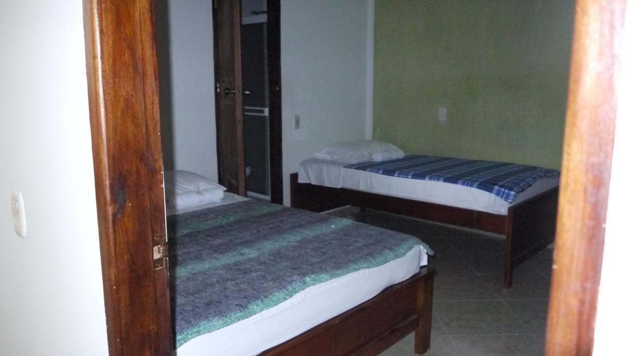 Hostal Naty Luna Jardín Exterior foto